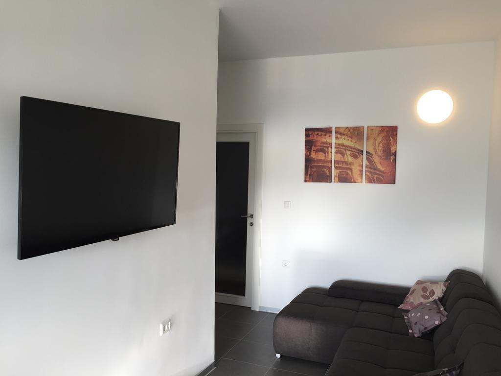 Arenacentar Apartments Pula Exterior photo